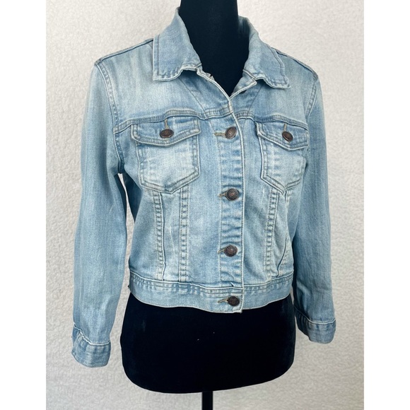 FOREVER 21 • Light Wash Distressed Denim Jacket - Picture 4 of 14